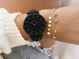 Het is weer tijd voor Black Friday! Bijna negen op de tien Nederlanders weten inmiddels wat Black Friday is, een stijging van maar liefst 20% ten opzichte van vorig jaar. 26% van de consumenten verwacht op koopjesjacht te gaan, tegen 14% in 2017. Dat blijkt uit representatief online onderzoek van Motivaction onder 1.034 Nederlanders. Het onderzoeksbureau verwacht dan ook een gekkenhuis. Verschillende klanten van LiveChat Service en CoBrowser bieden deze periode uiteraard ook extreme kortingen of andere speciale aanbiedingen. Onder meer Horloge.nl, Maxima Kitchen Equipment, Inpromoshop, Fotobehang, Omoda, Fitwinkel (waar ook Fitness en 999 Games doen mee. Natuurlijk zijn onze chatoperators voorbereid! Dus happy shopping!